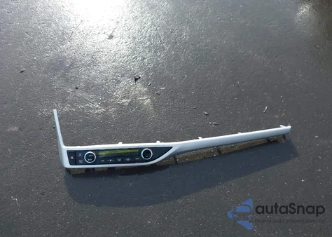 2018 Toyota Highlander Xle z USA, uszkodzony, nr VIN 5TDJZRFH8JS910442